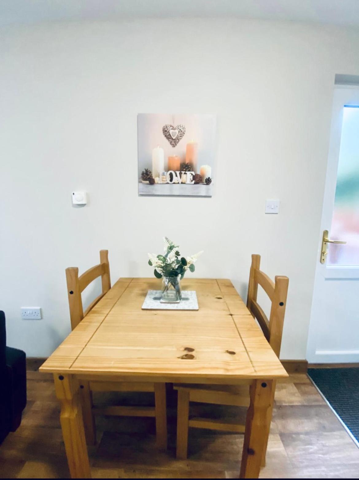 Elder Cabin With Hot Tub York Ngoại thất bức ảnh
